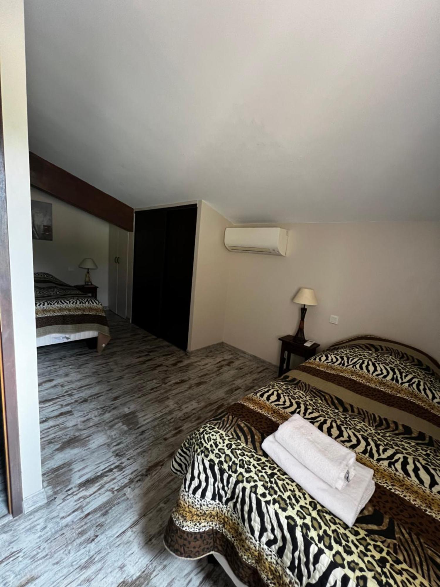 Domaine De La Tannerie Chambres D'Hotes Et Appartements Prades  Exteriör bild